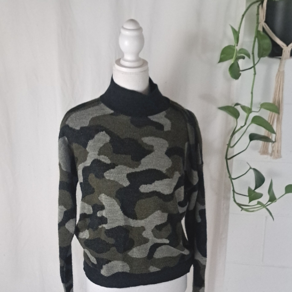 Eddie Bauer Camouflage Pattern Cozy Mock Neck Sweater SzM